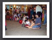 Kayla and Daddy watch the magic show