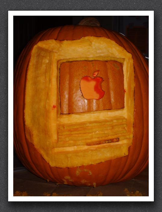 Mac-o-lantern (with flash)