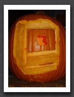 Mac-o-lantern (with flash)